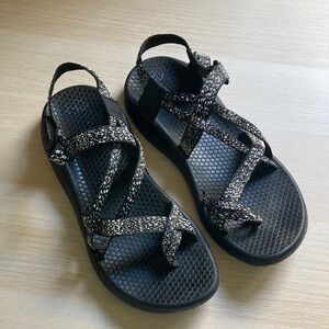 Black and White Athletic Works Sandals, women’s size 9, Velcro closure outdoor